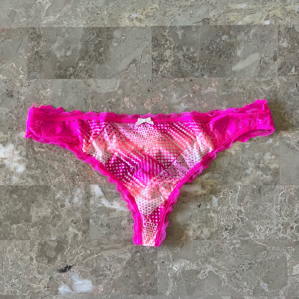 Vintage Victoria’s Secret Dream Angels Lace Super Soft Thong Panty Size Medium